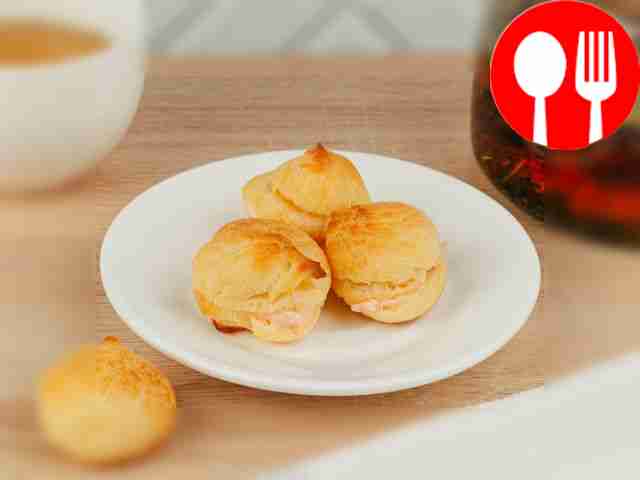 Профитроли с икорным кремом