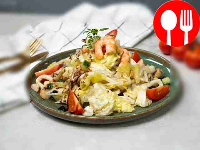 Салат «Царский» с кальмарами и креветками