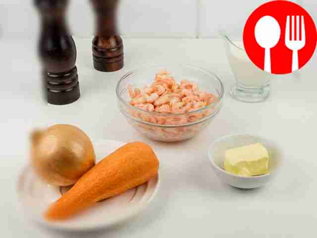 Креветки заранее отварите, а морковь помойте и...