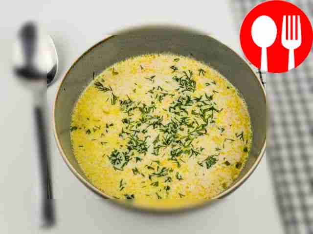 Подавайте суп горячим или охлаждённым, украсив...