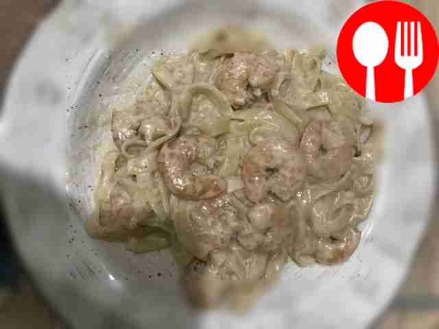 Креветки в сливочном соусе с пастой