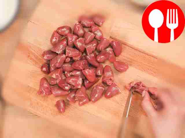 Вымойте сердечки, удалите лишний жир, пленки и...