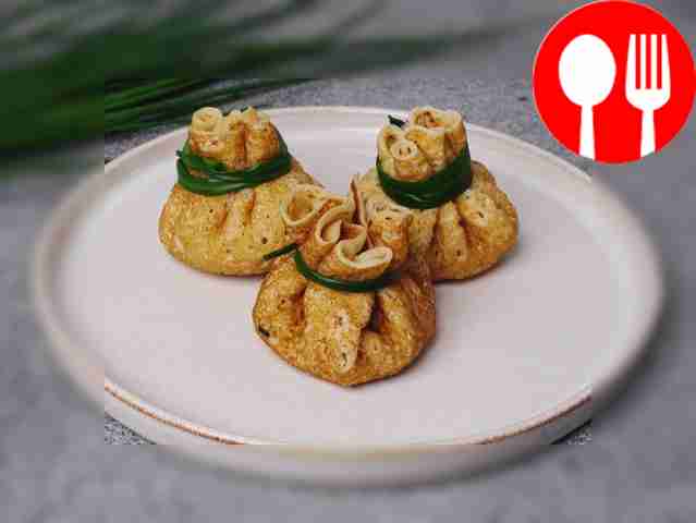 Блинные мешочки с курицей и грибами