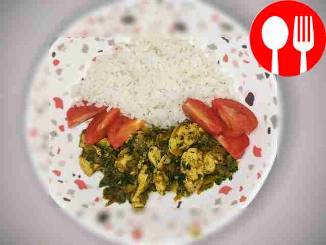 Курица тушёная со шпинатом