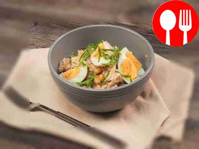 Салат из печени трески с рисом