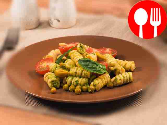 Салат с соусом «Песто»