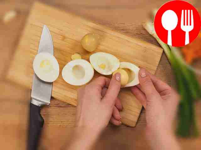 Разложите ингредиенты по удобству. Сварите...