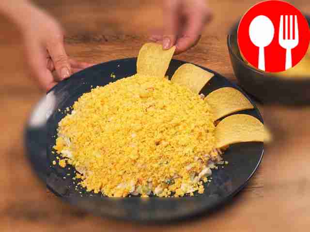 Соедините все продукты. В глубокую миску...