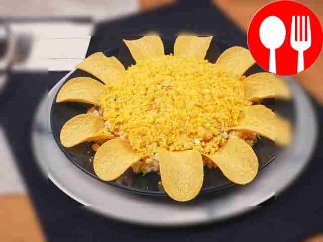 Салат «Подсолнух» с чипсами