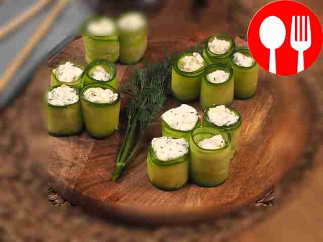 Рулет из огурцов с сыром
