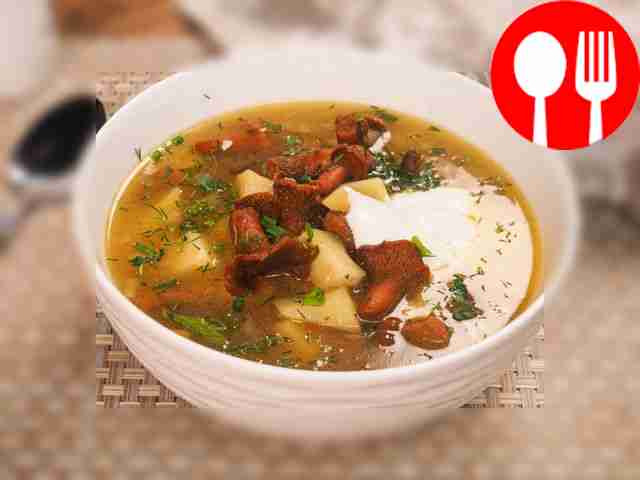 Суп с лисичками