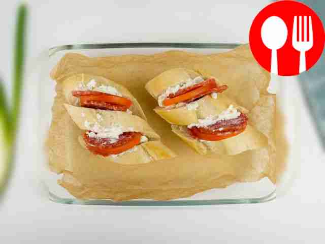 Расмажьте сливочным маслом «кармашки»,...