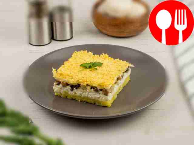 Салат с жареными грибами