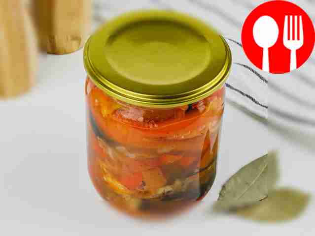 Салат из баклажанов, помидоров, перца и лука на зиму