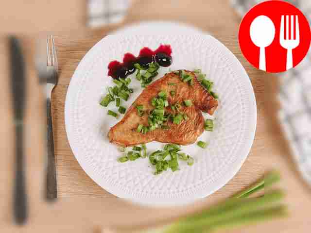 Запеченные стейки индейки