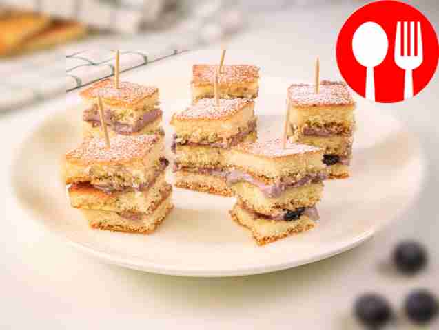 Бисквитное канапе с маскарпоне и голубикой