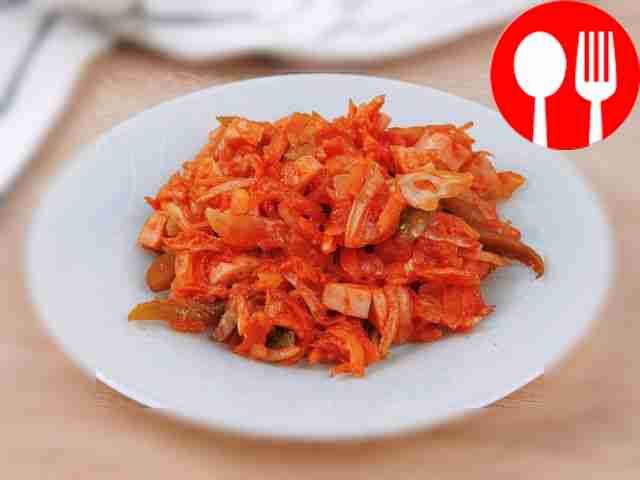 Солянка из капусты с сосисками