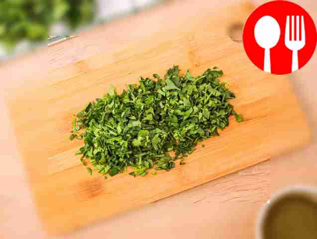 Лук репчатый порежьте полукольцами, чеснок...