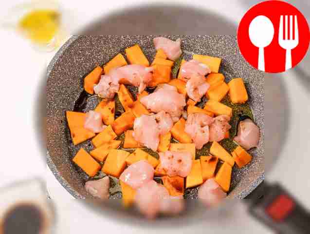 Возьмите сковороду, которую можно использовать...