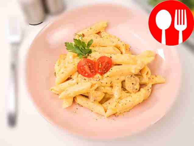 Подавайте готовую пасту на красивой тарелке,...