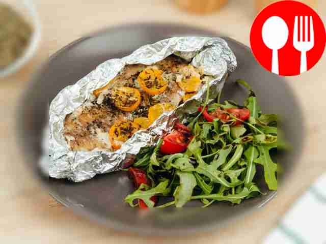 Минтай, запеченный в сливках и черри