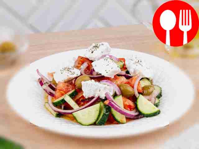 Греческий салат с сиртаки