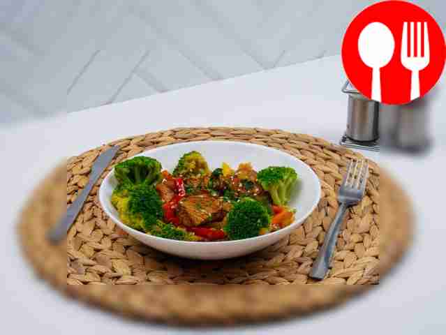 Индейка с брокколи и болгарским перцем