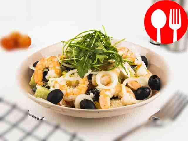 Греческий салат с креветками