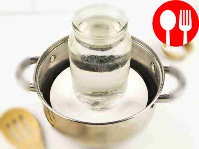 Начинённые «лодочки» уложите в кастрюлю,...