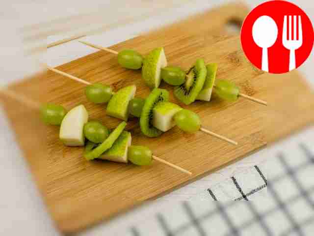 Разместите на шпажках произвольным образом...