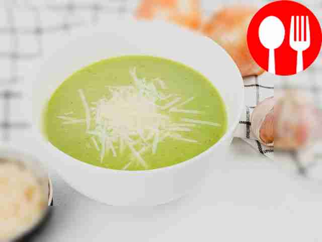 Суп-пюре из брокколи с пармезаном