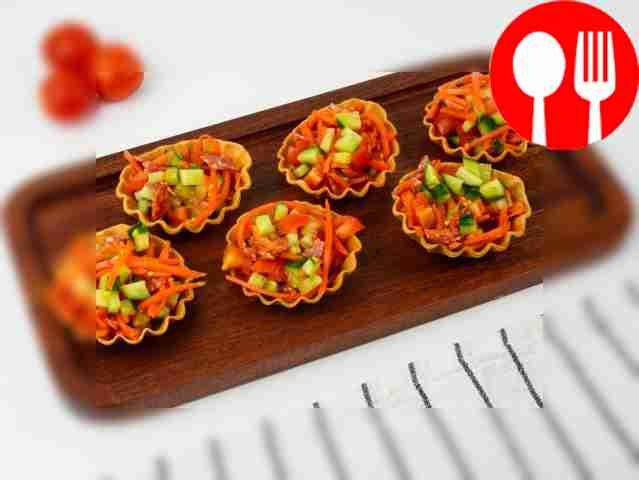 Тарталетки с корейской морковкой и салями