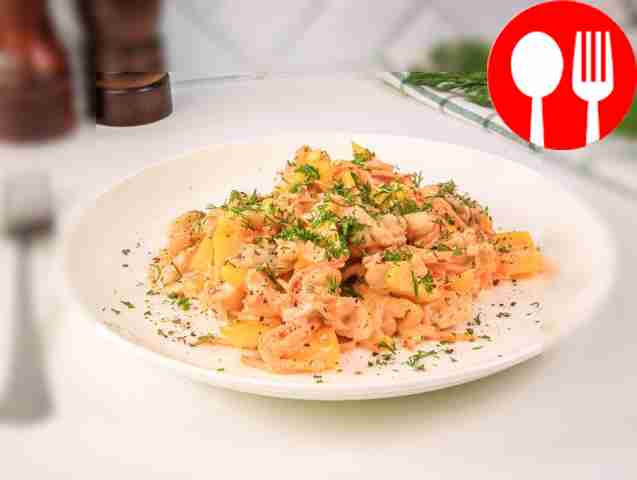 Салат с копченой курицей, корейской морковью и овощами