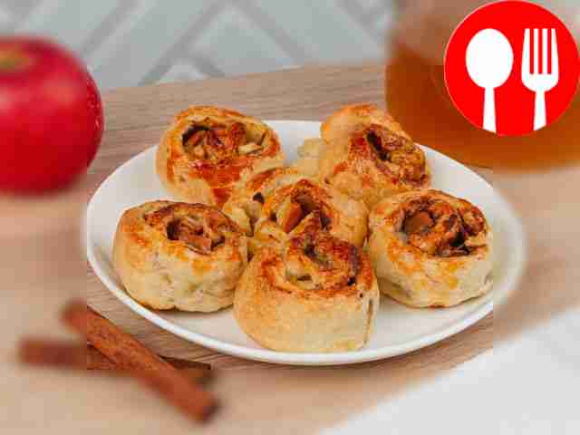 Слойка с яблоком и корицей