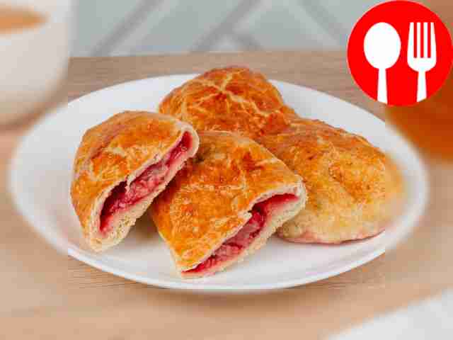 Слойка с замороженными ягодами