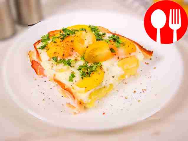 Яичница в духовке с картофелем и беконом