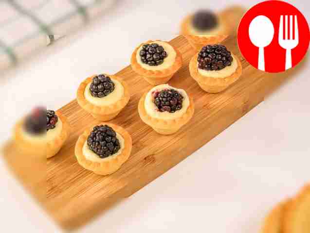 Тарталетки с маскарпоне и ежевикой