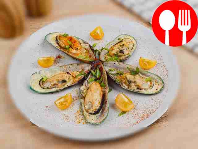 Мидии в сливочном соусе с луком