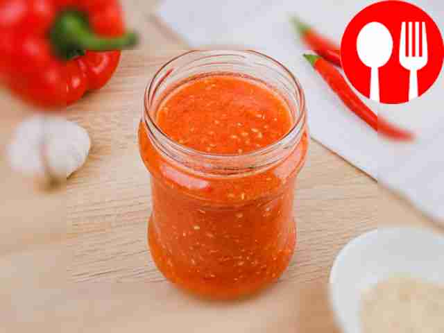 Когда аджика настоится, переложите её в банку....