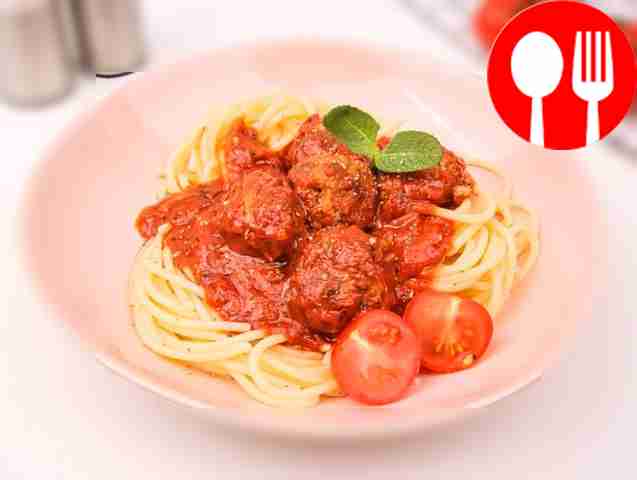 Спагетти с фрикадельками из свиного фарша