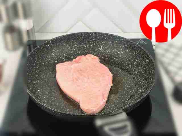 Разогрейте сковороду с растительным маслом и...