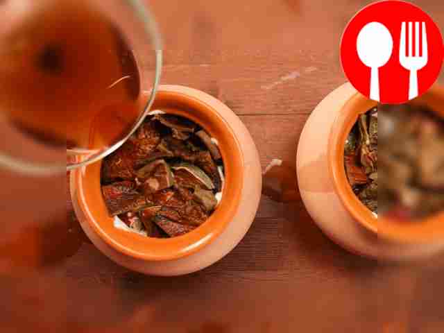 Жаркое с грибами в горшочках