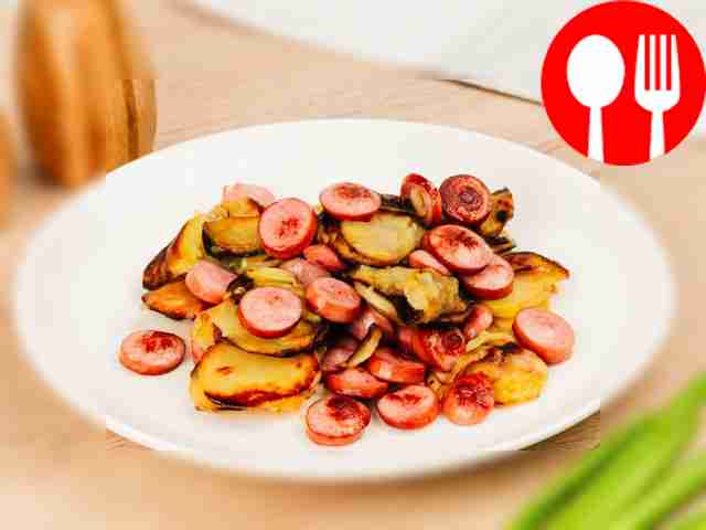 Жареная картошка с сосиками