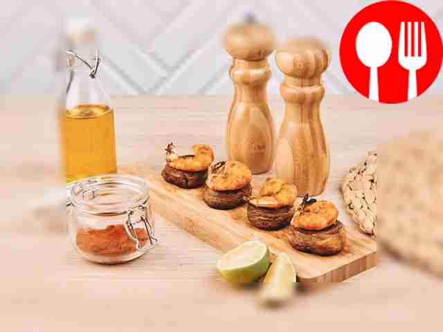 Запеченные шампиньоны с карамелизированными креветками