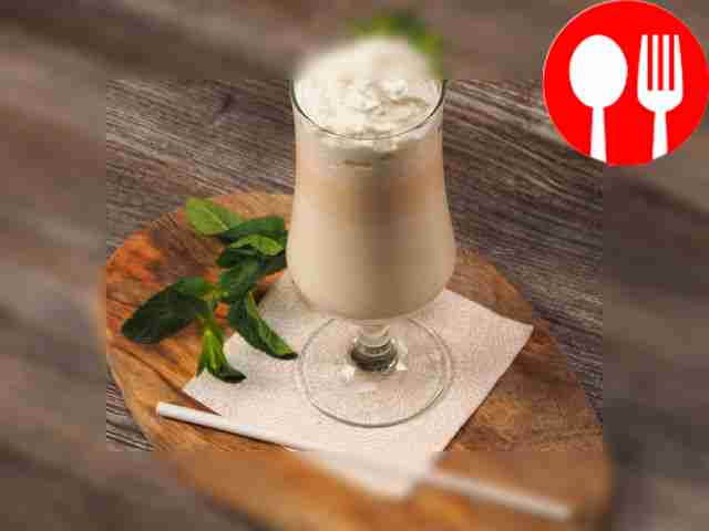 Молочный коктейль с вареньем