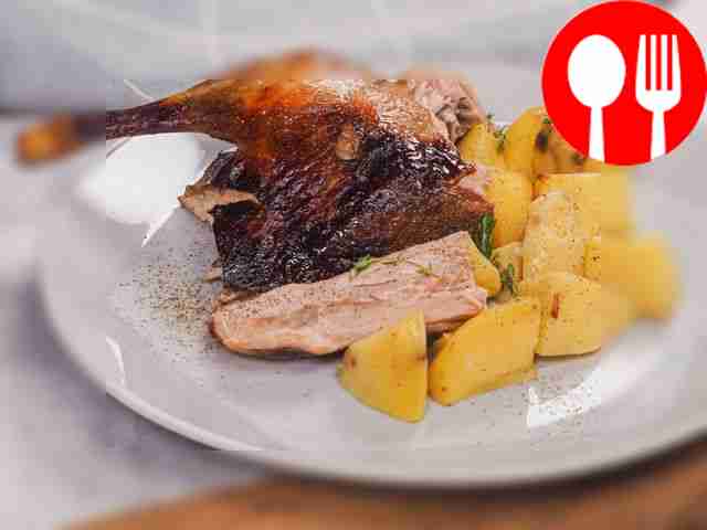 Запеченная утка с картошкой