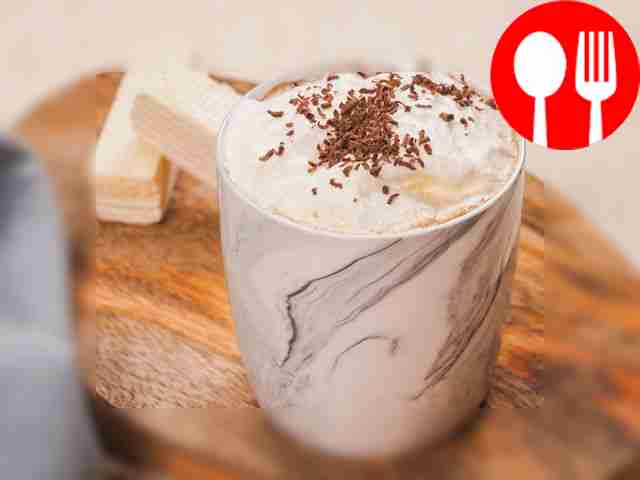 Кофе со взбитыми сливками