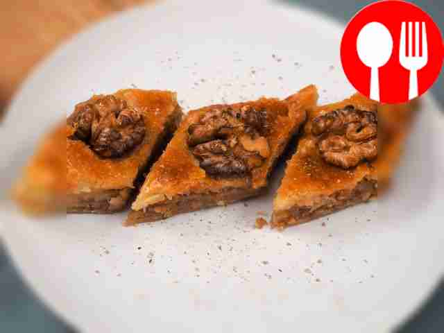 Пахлава из слоеного теста