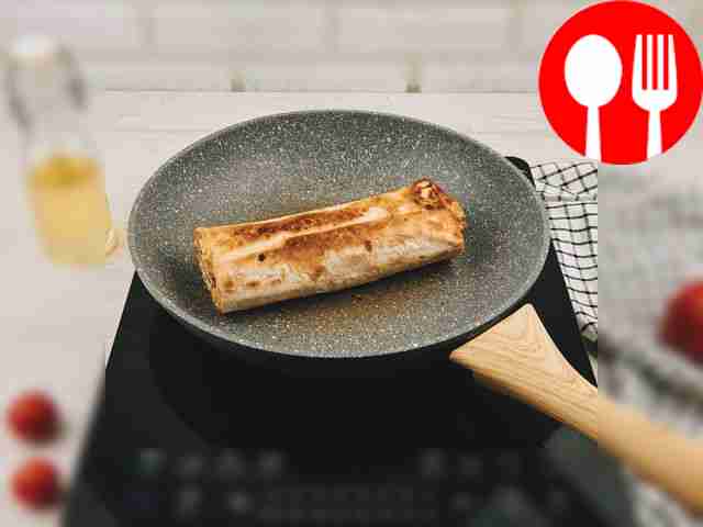 Осторожно сверните ролл.