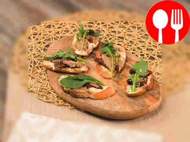 Брускетта с творожным сыром